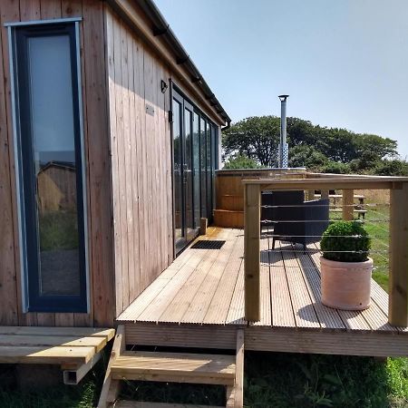 Cleeves Cabins Ailsa Luxury Lodge With Hot Tub Dalry  Екстериор снимка