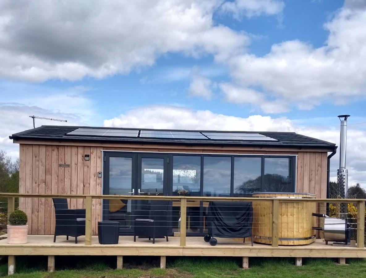 Cleeves Cabins Ailsa Luxury Lodge With Hot Tub Dalry  Екстериор снимка