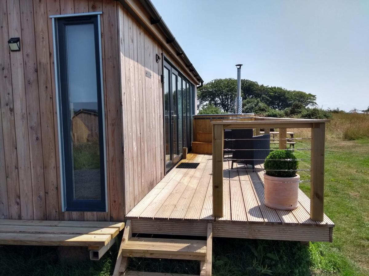 Cleeves Cabins Ailsa Luxury Lodge With Hot Tub Dalry  Екстериор снимка