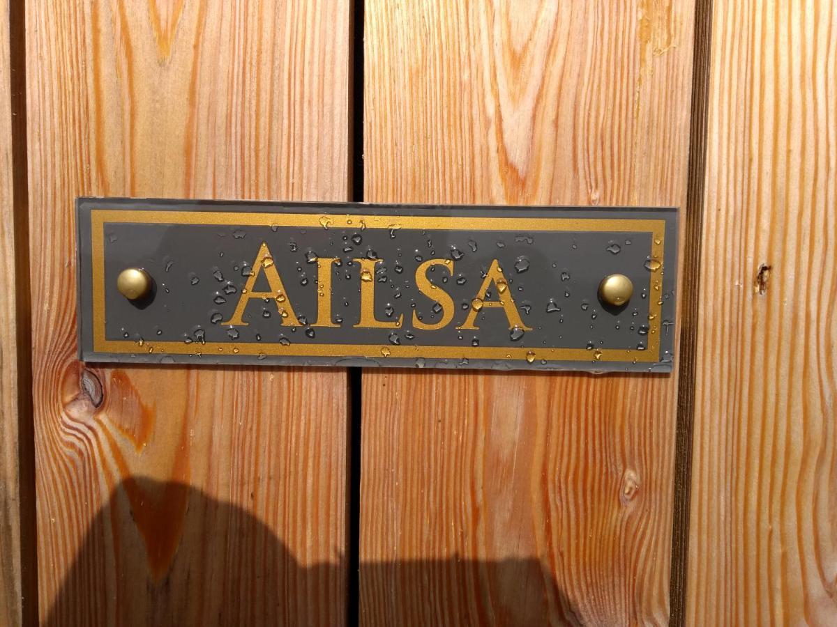 Cleeves Cabins Ailsa Luxury Lodge With Hot Tub Dalry  Екстериор снимка