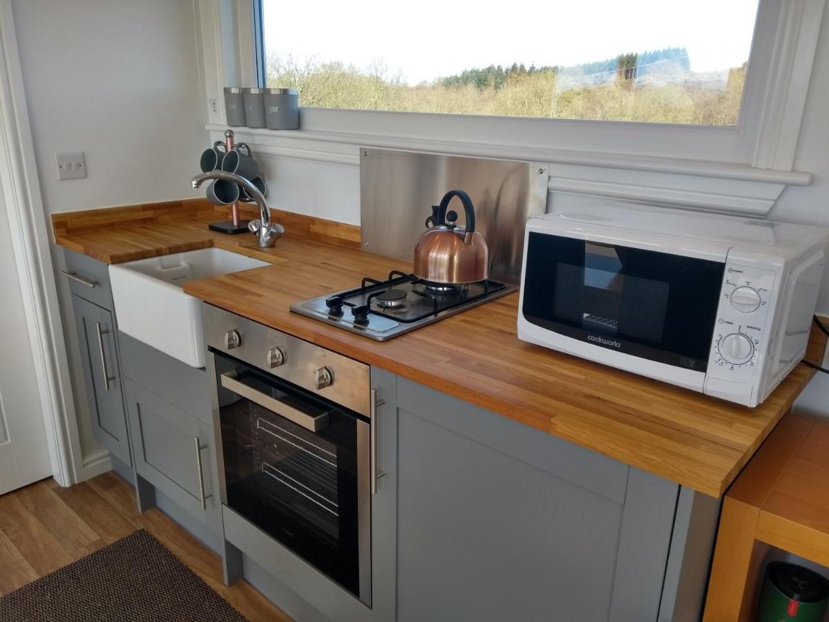 Cleeves Cabins Ailsa Luxury Lodge With Hot Tub Dalry  Екстериор снимка